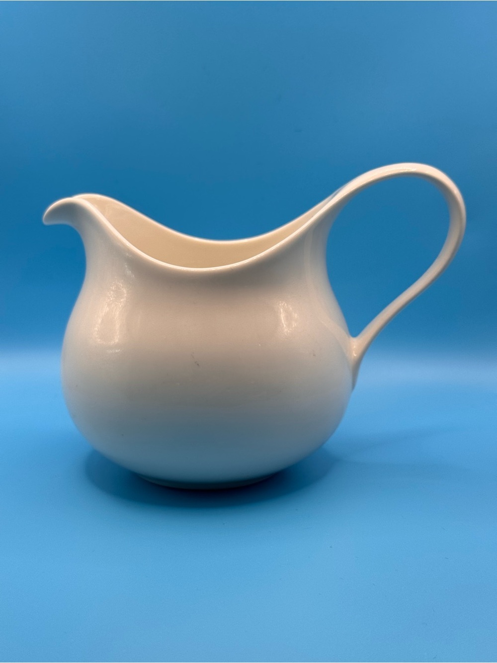 NWT Portmeirion Liquid Collectiob White Ceramic Cream Jug.